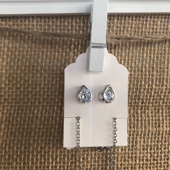 Stud Earring & Necklace Set - Picture 3 of 3